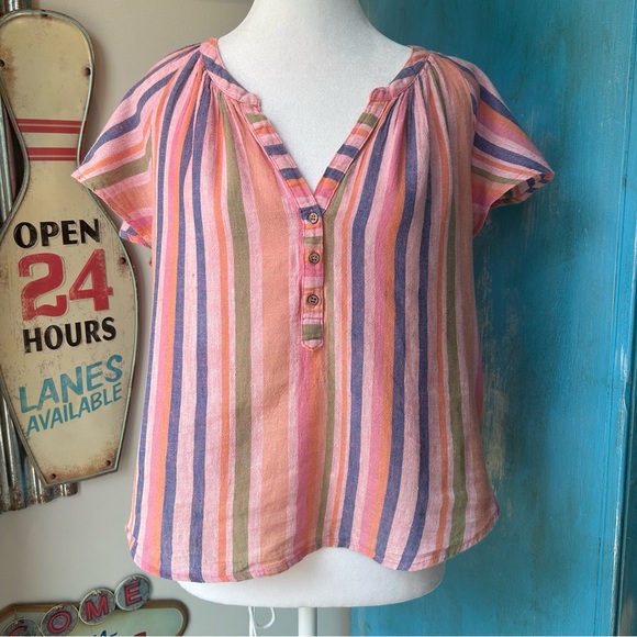 XiRENA Kimber Stripe Flutter Sleeve Top - Picture 1 of 13